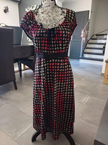 Robe col rond / dentelle / noeud