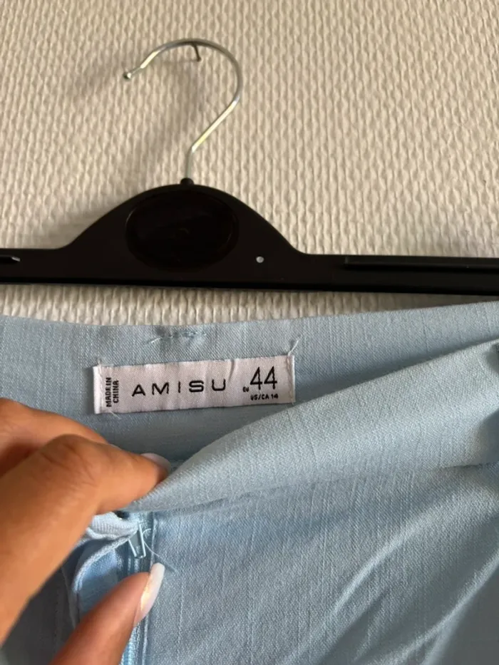 Short bleu ciel - taille 44 - photo numéro 2