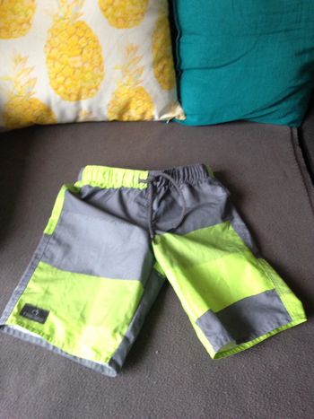 Short de bain neuf tribord 4 ans