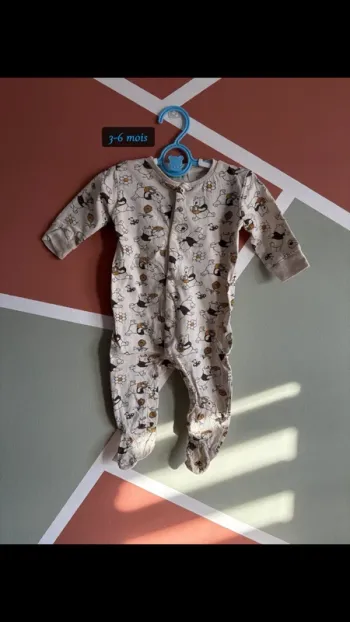 • Pyjama.