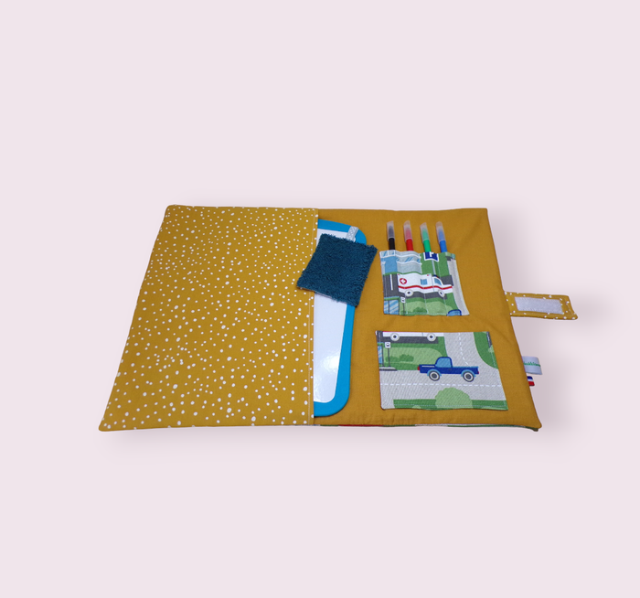pochette range ardoise et feutres, effaceur offert, modèle en ville n°2 - photo numéro 2