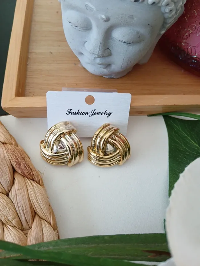 Boucles d'oreilles dorées 🎉🎁 - photo numéro 4
