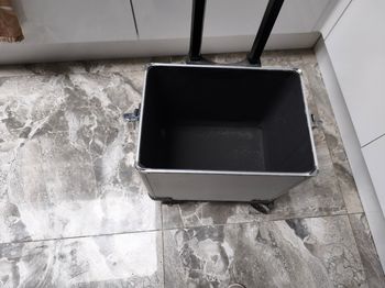 Je vends coffre maquillage pour déplacement à domicile 