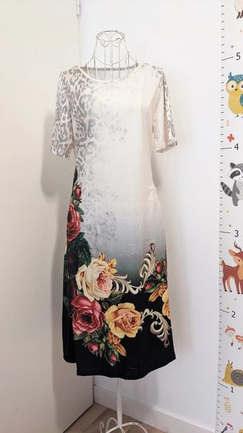 Robe neuve avec roses M/L