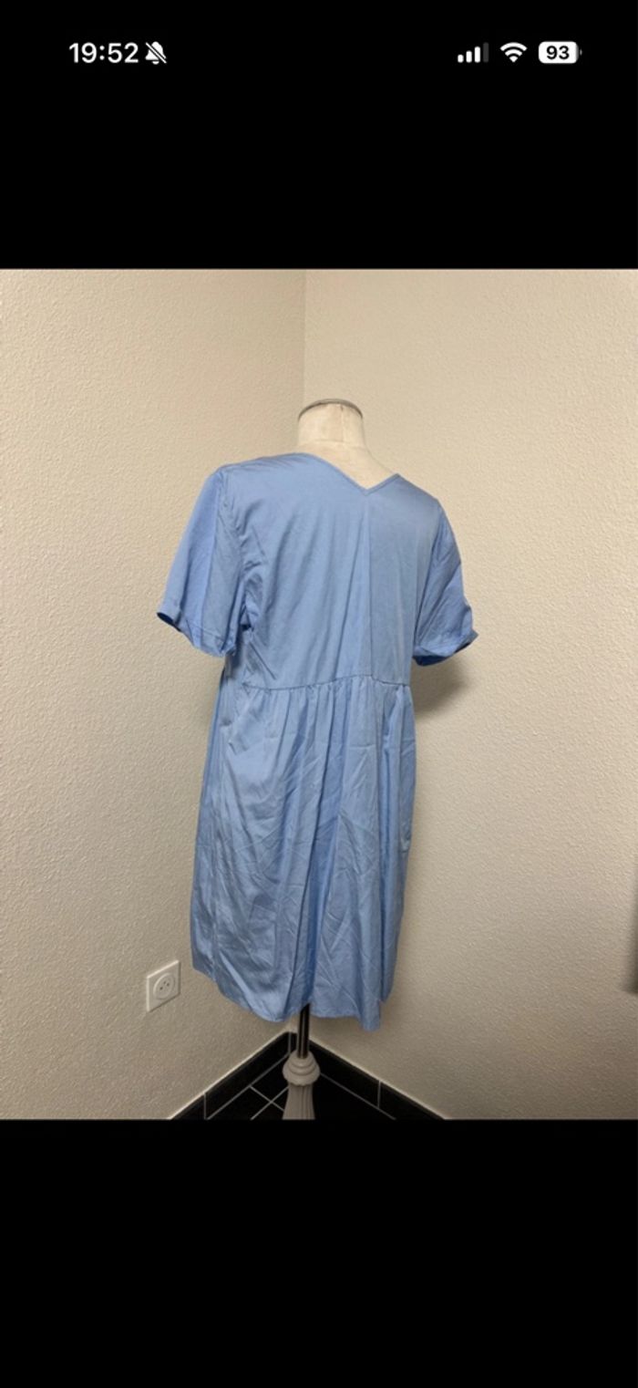 Robe d'été bleu clair mi-longue manches courtes - photo numéro 4