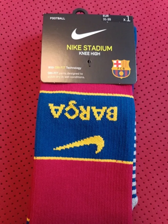 Chaussettes de foot FC Barcelone, Nike Authentique Officiel taille 31/35, Neuf - photo numéro 2