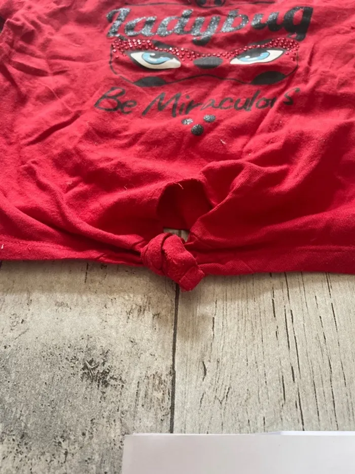 Très joli t-shirt noué Ladybug 6 ans - photo numéro 3