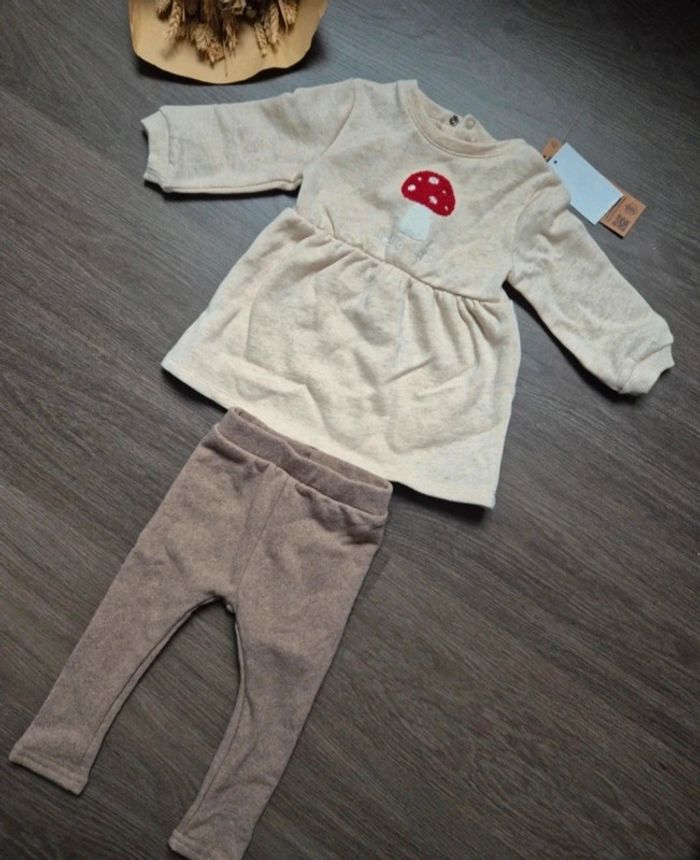 Magnifique ensemble robe et legging chaud 6 mois neuf