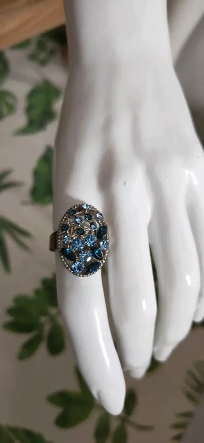 Bague perles bleues m, en très bon état - photo numéro 2