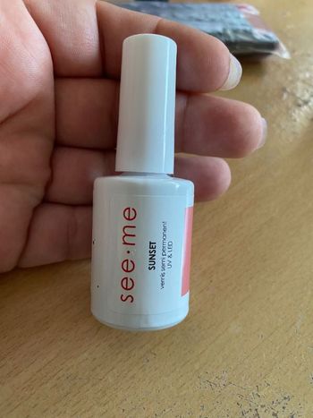 Vernis à ongles semi-permanent