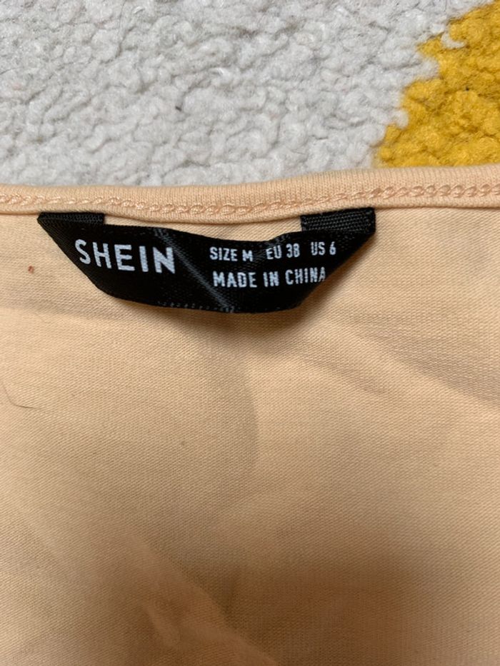 Crop top Shein Taille 38 - photo numéro 3