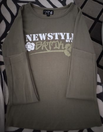 Haut manches longues "Caprice de fille" écritures pailletées 100% coton en très bon état