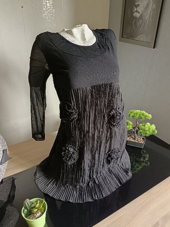 Robe noire chic et glamour