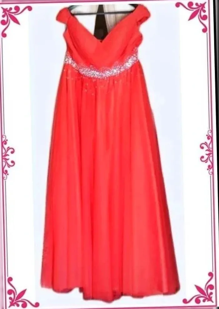 Robe de mariée rouge a strass - photo numéro 2