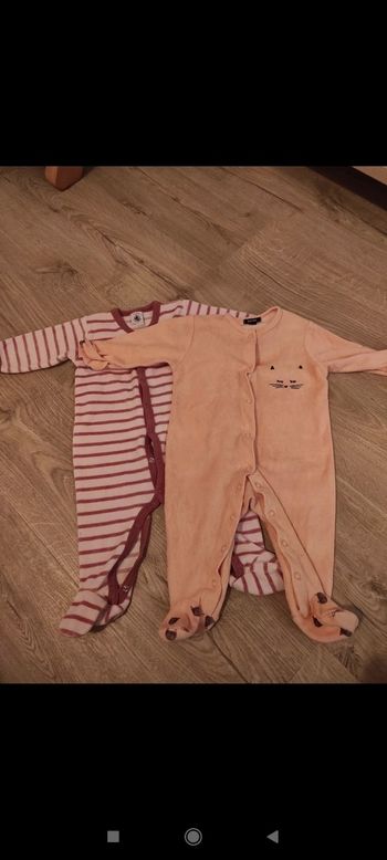 Lot 2 pyjamas en velours taille 6 mois