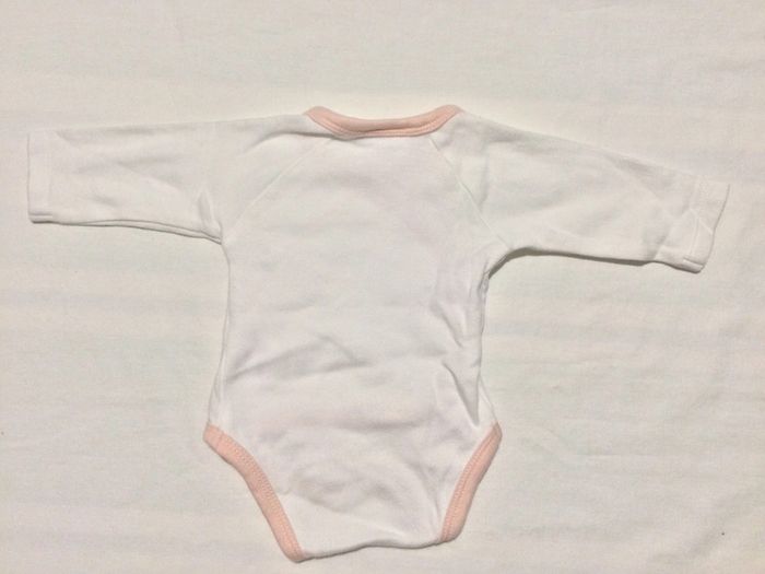 Lot de 3 bodies 1 mois comme neufs 1 mois - photo numéro 2