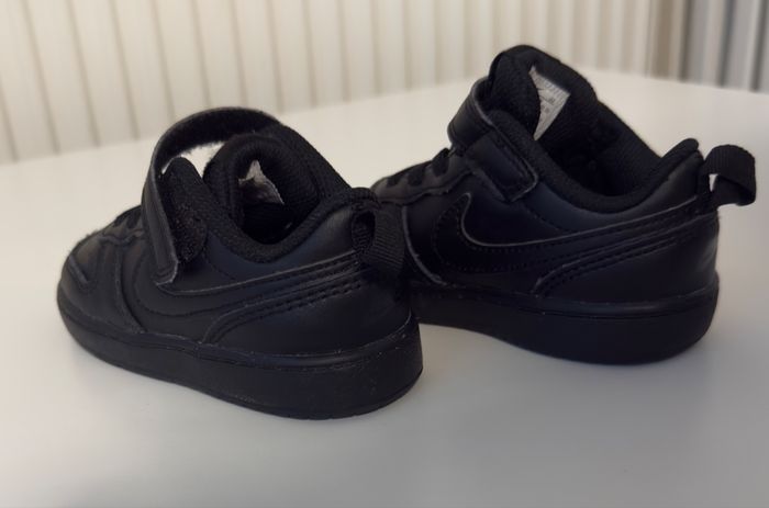 Nike Enfant – Baskets Noires – Taille 23,5 (US 7C) - photo numéro 9