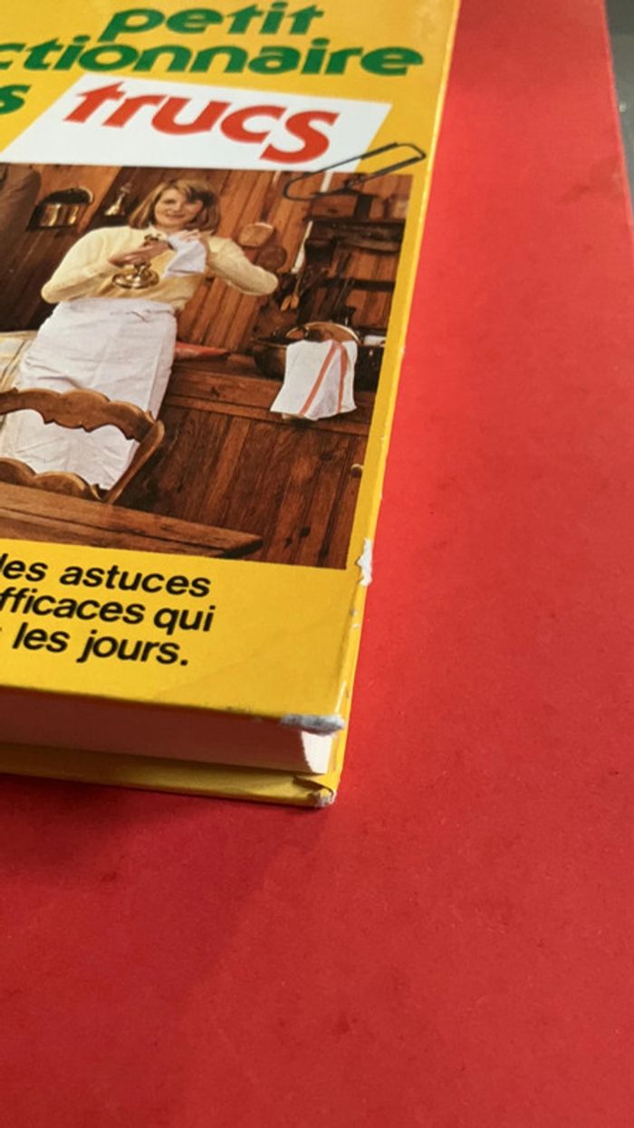 Livre. Petit Dictionnaire des trucs. - photo numéro 2