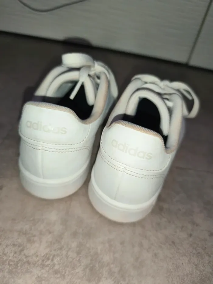 Basket adidas 37 1/3 - photo numéro 2