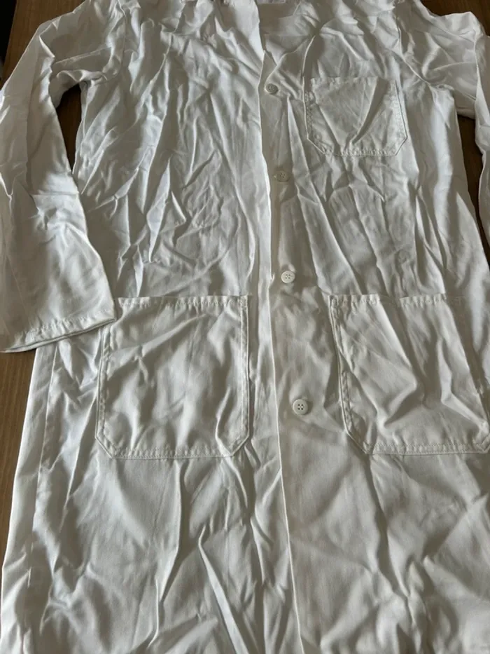 Blouse blanche avec boutons et poches - photo numéro 2