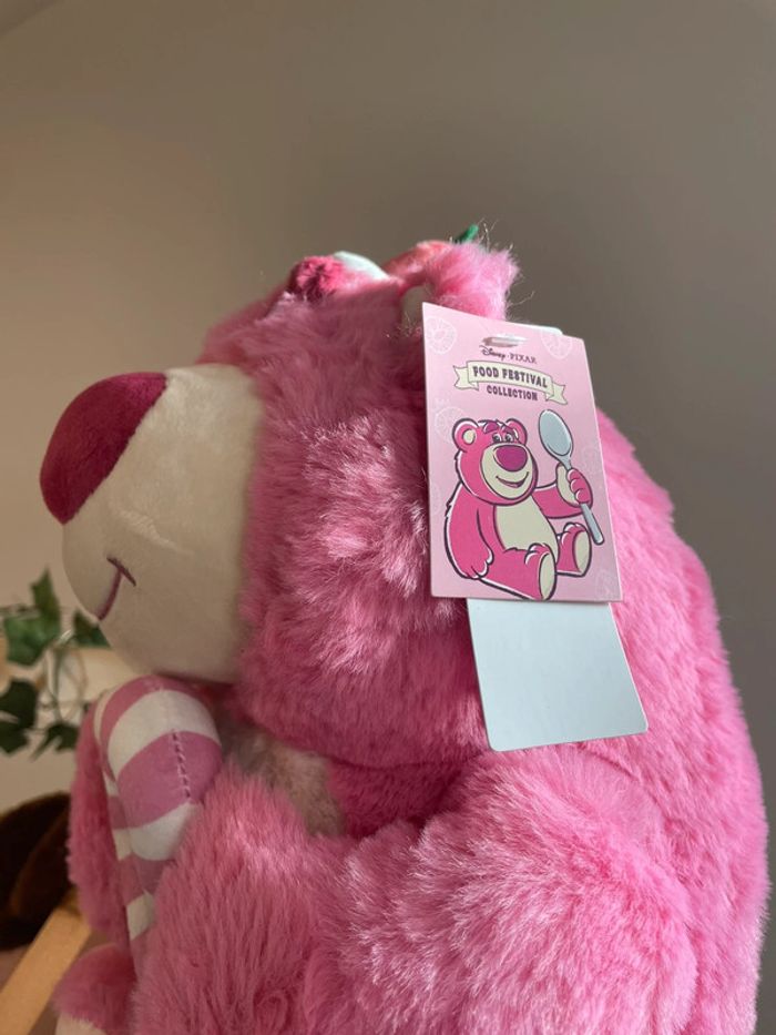 Grande peluche Disney Pixar Lotso l'ours à la fraise 🍓 - photo numéro 15