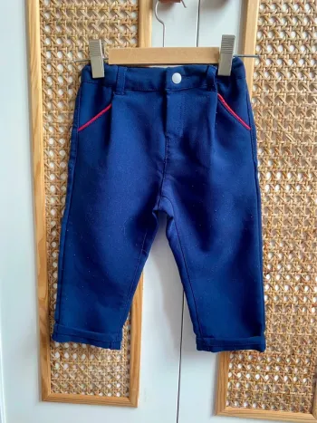 Pantalon droit avec liseré rouge