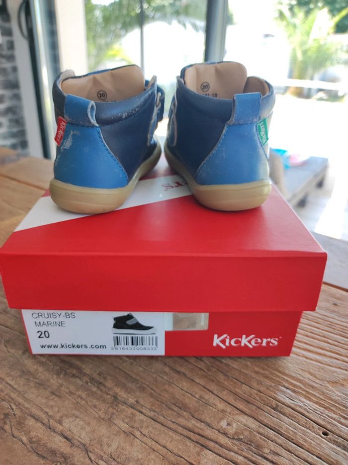 Chaussures en cuir Kickers taille 20 - photo numéro 2