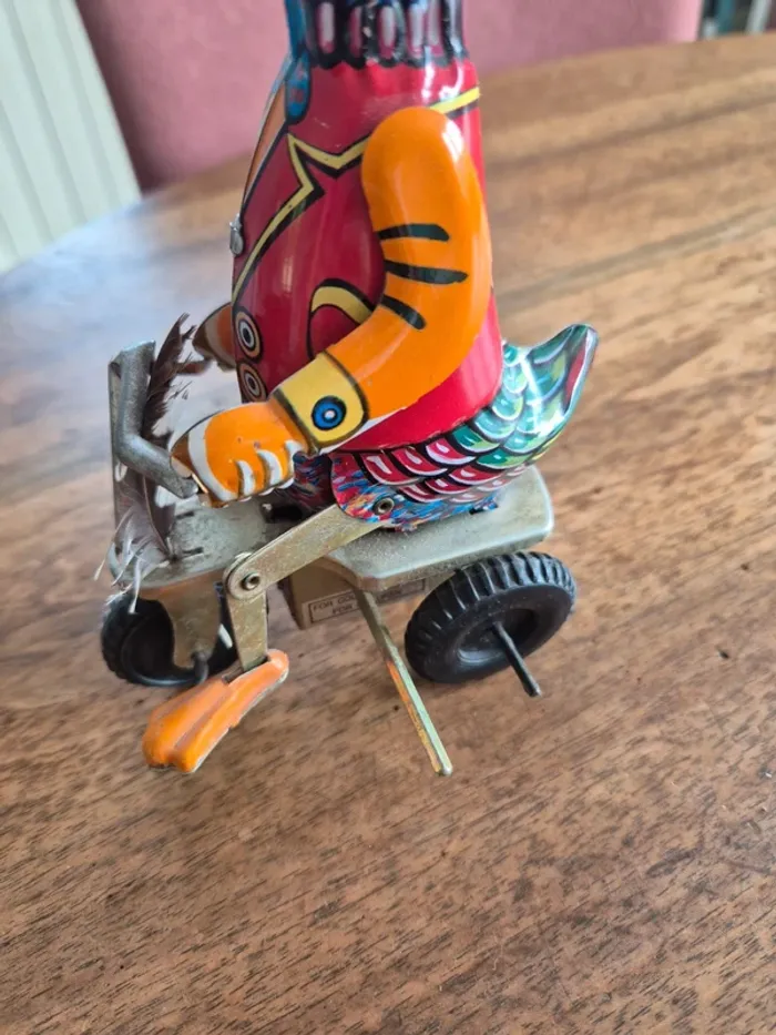 Ancien canard en tôle sur son tricycle - photo numéro 5