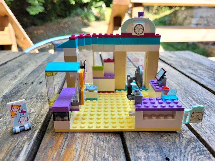 Lego friends 41085 et 41089, La clinique vétérinaire et le petit poulain, complet avec notice - photo numéro 13