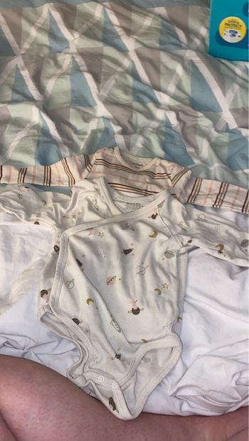 Lot 2 bodys + 1 t-short manche longue