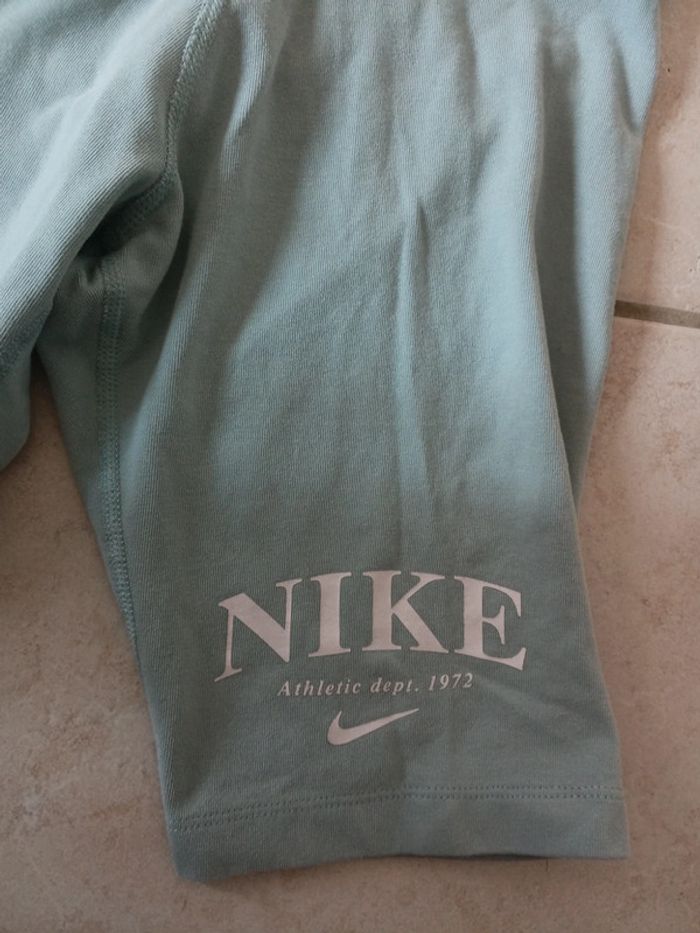 Short cycliste nike Taille 34 - photo numéro 2