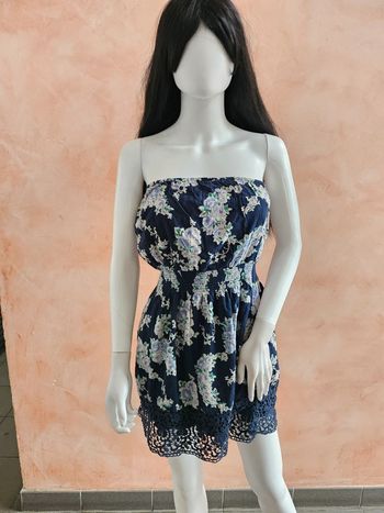 Robe bustier fleurie avec dentelle crochetee