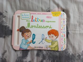 Livre effaçable Mes lettres rugueuses Montessori