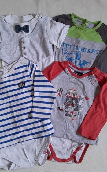 Lot 4 bodys 18-24 mois