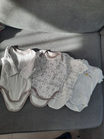 Lot bodies 1 mois