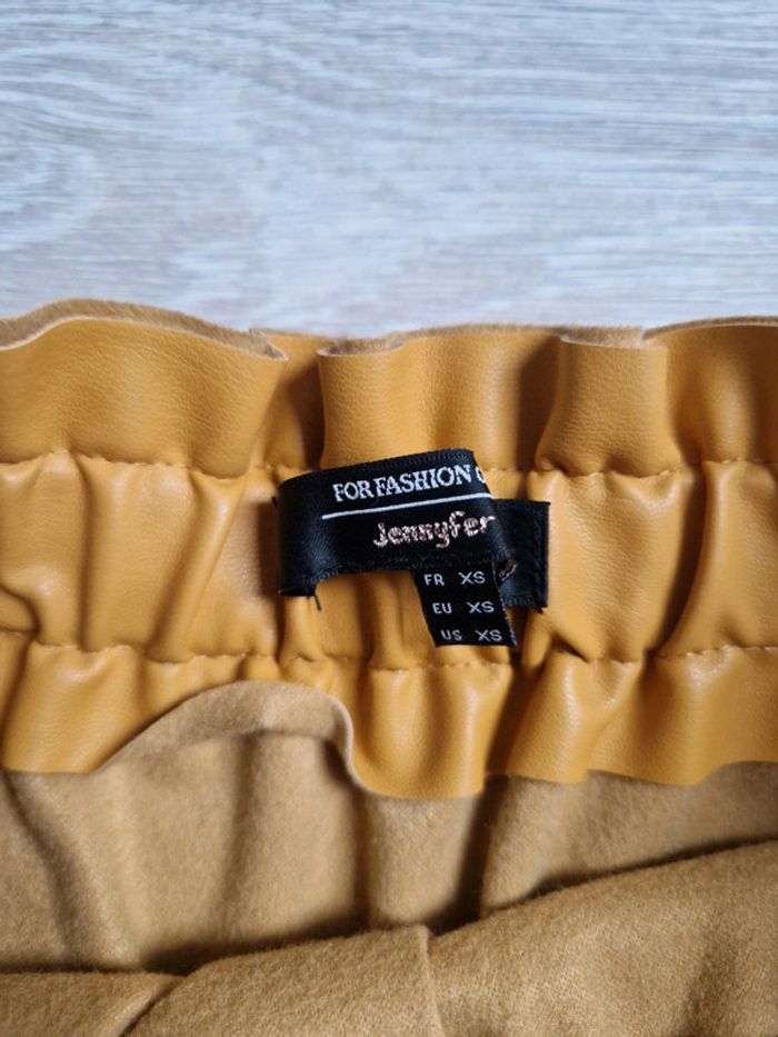Jupe neuve cuir synthétique moutarde Jennyfer XS - photo numéro 4