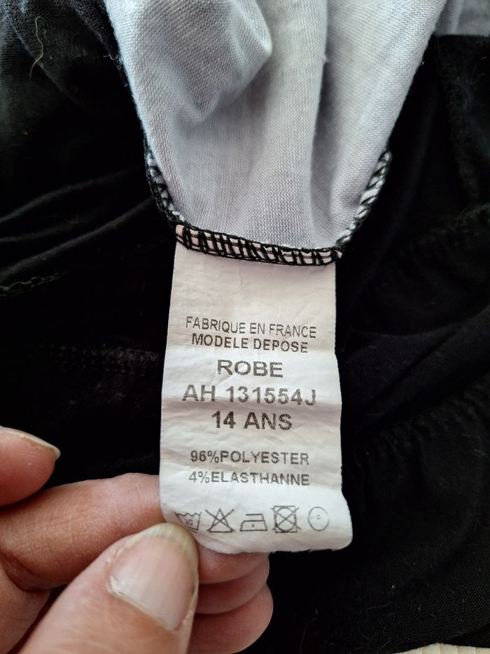 Robe à motif lion Taille 14 ans - photo numéro 3