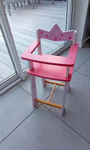 Chaise haute pour poupon 