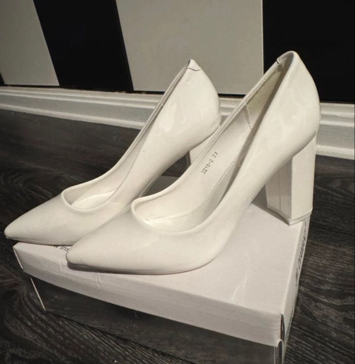 Escarpins Blanc laqué taille 37