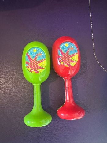 Lot de 2 maracas ou hochet 