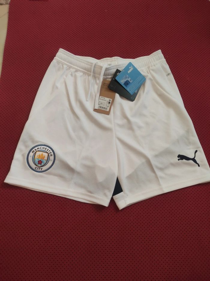 Short de foot Manchester City, Puma Authentique Officiel taille enfant 13/14 ans, Neuf