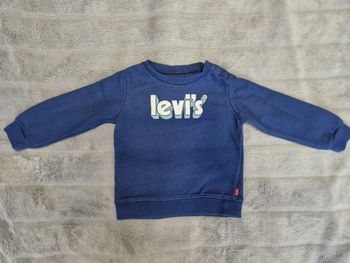Pull Levi's 