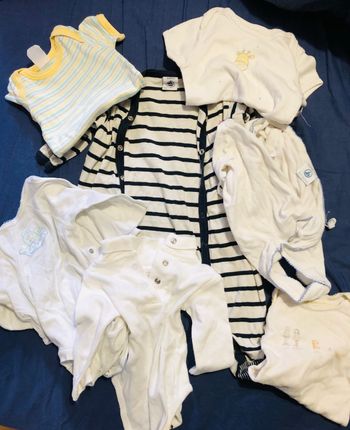 Lot de 6 bodies +1 pyjama