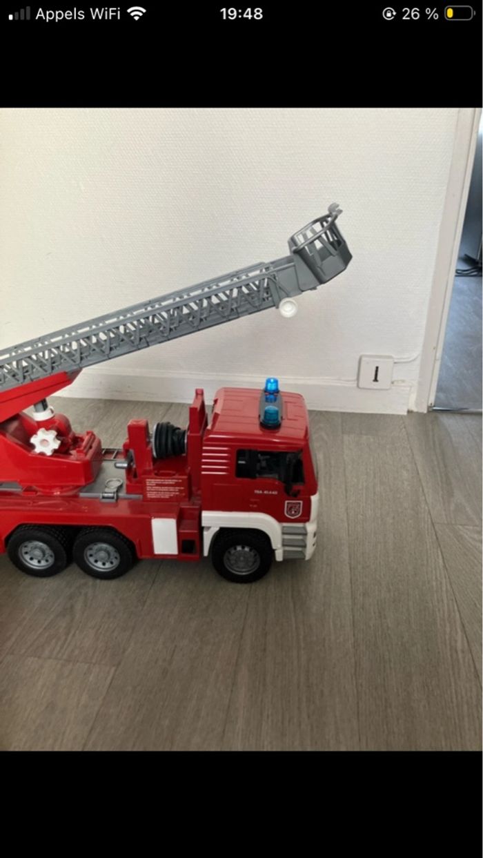 Camion de pompier MAN - photo numéro 2