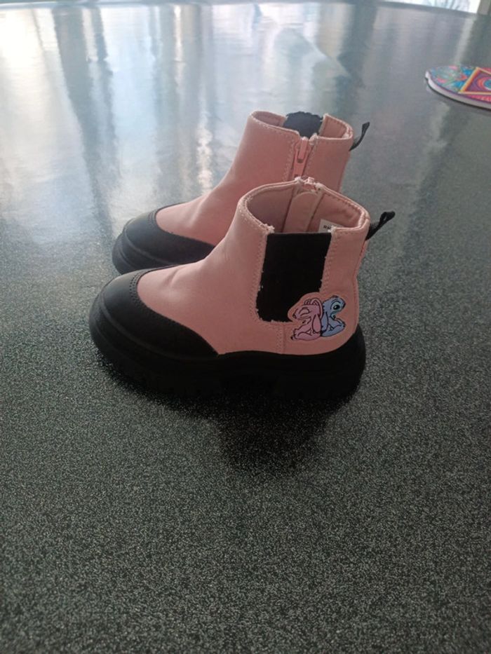 Magnifique paire de bottines stitch - photo numéro 2