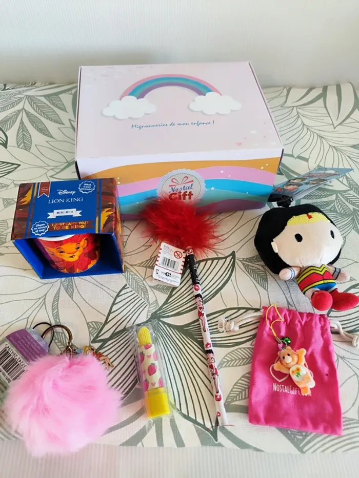 Coffret cadeau femme Mignonnerie des années 80/90 6 cadeaux Bisounours etc