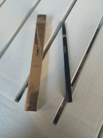 Crayon contour à lèvres Yves Saint Laurent argent n°26