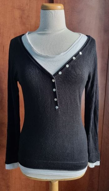 Pull noir avec t-shirt blanc intégré 38-40