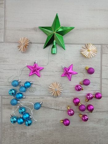 Lot de décorations de Noël (boules, étoiles, etc)