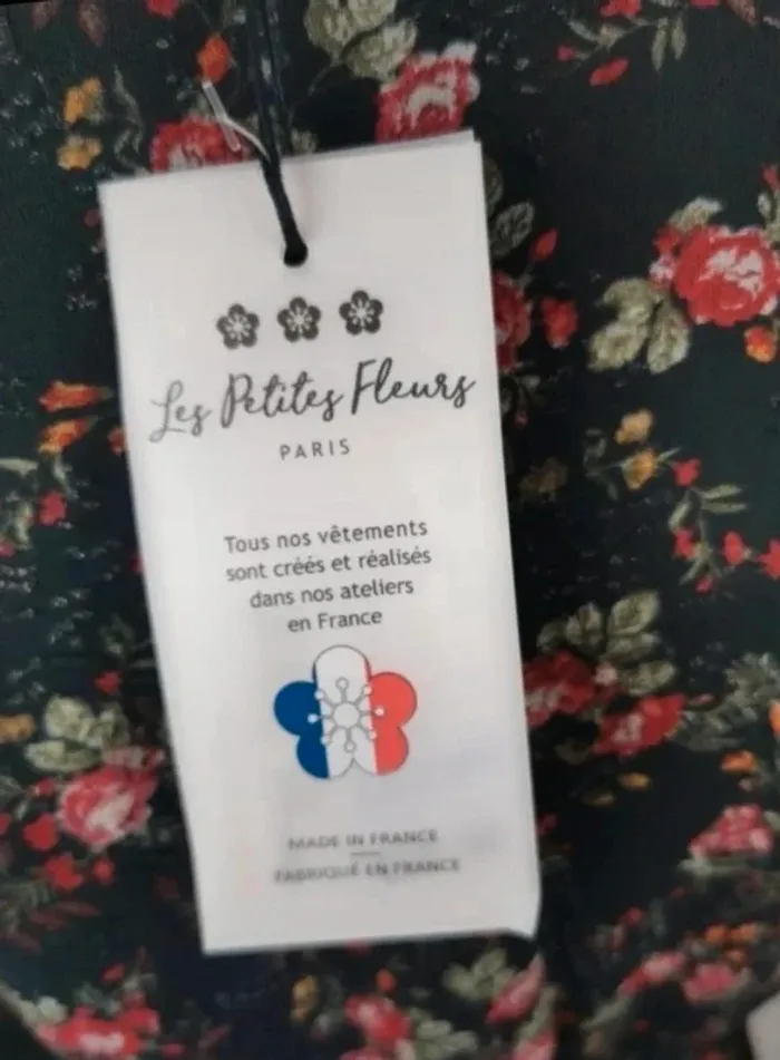 Robe Laeticia marque les Petites Fleurs Paris  taille 2  mis en 38  neuve avec étiquette - photo numéro 4